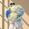Букет с гортензиями и кустовыми ромашками в авторской упаковкеБукет с гортензиями и кустовыми ромашками в авторской упаковке