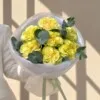 Букет с розами экзотик минт и ветками эвкалипта в авторской упаковке
