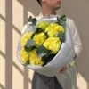 Букет с розами экзотик минт и ветками эвкалипта в авторской упаковке