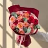 Букет с кустовой пионовидной розой Джульетта и ред пиано с ветками эвкалипта в авторской упаковке